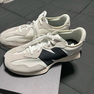 New Balance 327 size 5 kids size 7 women’s only tried on new condition